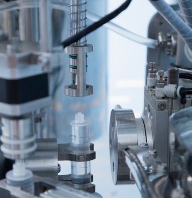 เครื่องเติมเครื่องฉีดพลาสติก Prefilled Syringe Pfs อัตโนมัติ