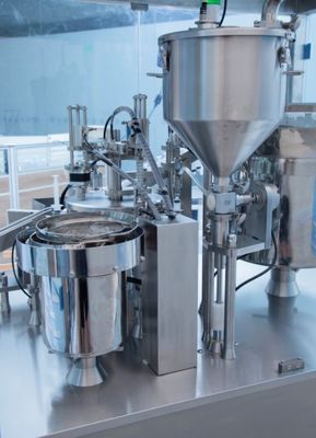 เครื่องบรรจุหลอดฉีดยาสำเร็จรูปอัตโนมัติ 220V 380V ได้รับการรับรอง CE