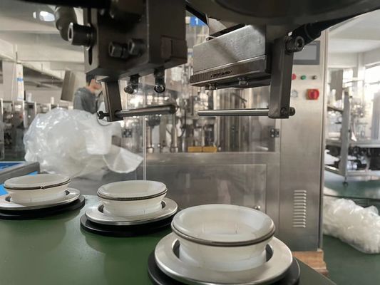 อัตโนมัติ อลูมิเนียม Tube เติมและปิดเครื่องยางกลีบ Tube Glue ปิดเครื่องยาง