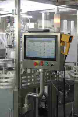 เครื่องเติมฉีด RTU ที่เต็มล่วงแบบด้วยอัตโนมัติความเร็วสูง สําหรับการผลิตแบบไร้สาระ