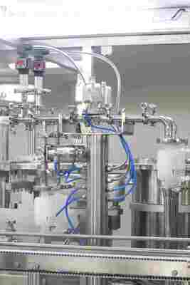 เครื่องบรรจุสารเติมเต็มไฮยาลูรอนิค แอซิดชนิดเหลวสำหรับเภสัชกรรม เครื่องบรรจุหลอดฉีดยาอัตโนมัติ