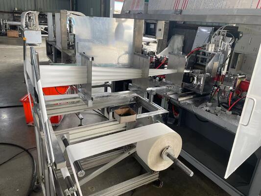 เครื่องบรรจุเนื้อเยื่อเปียกใบเดียวอัตโนมัติ 3/4 ด้านปิดกระเป๋าบรรจุเครื่องสําหรับโรงแรม