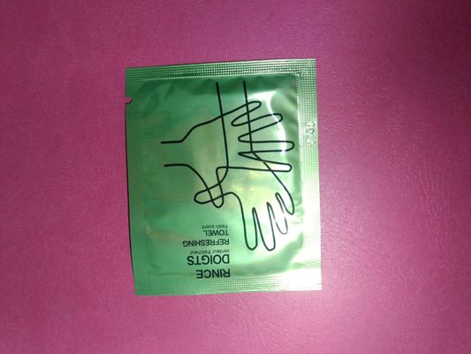แนวนอน 130 ถุง/นาที 10KW Wet Wipes บรรจุภัณฑ์เครื่อง make up กำจัดเนื้อเยื่อเปียกบรรจุเครื่อง
