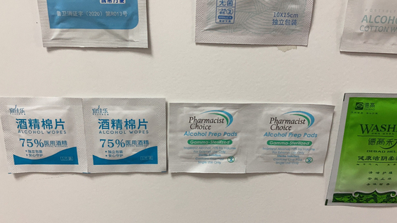 เครื่องทำเนื้อเยื่อเปียกแนวนอน ระบบควบคุมการเขียนโปรแกรม PLC/ เครื่องบรรจุภัณฑ์ผ้าเช็ดทำความสะอาดด้วยไฟฟ้า